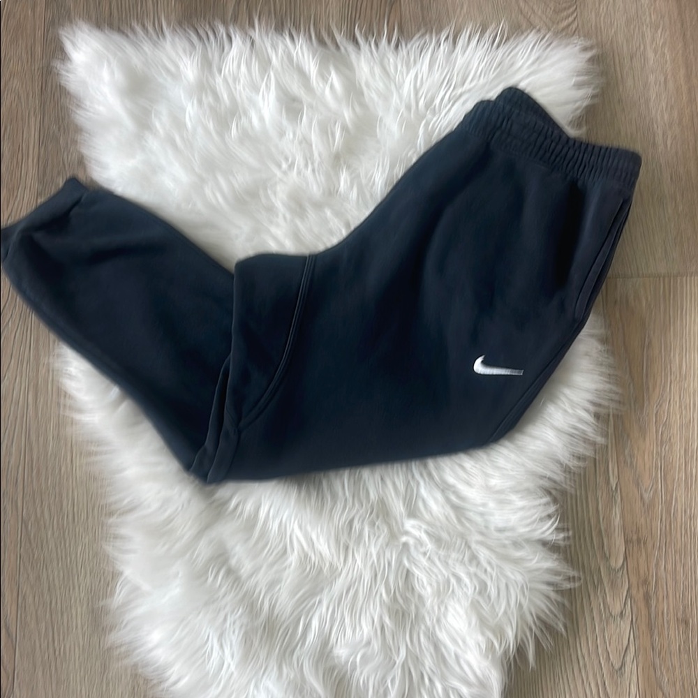 Nike Black Sweatpants with Tapered Fit